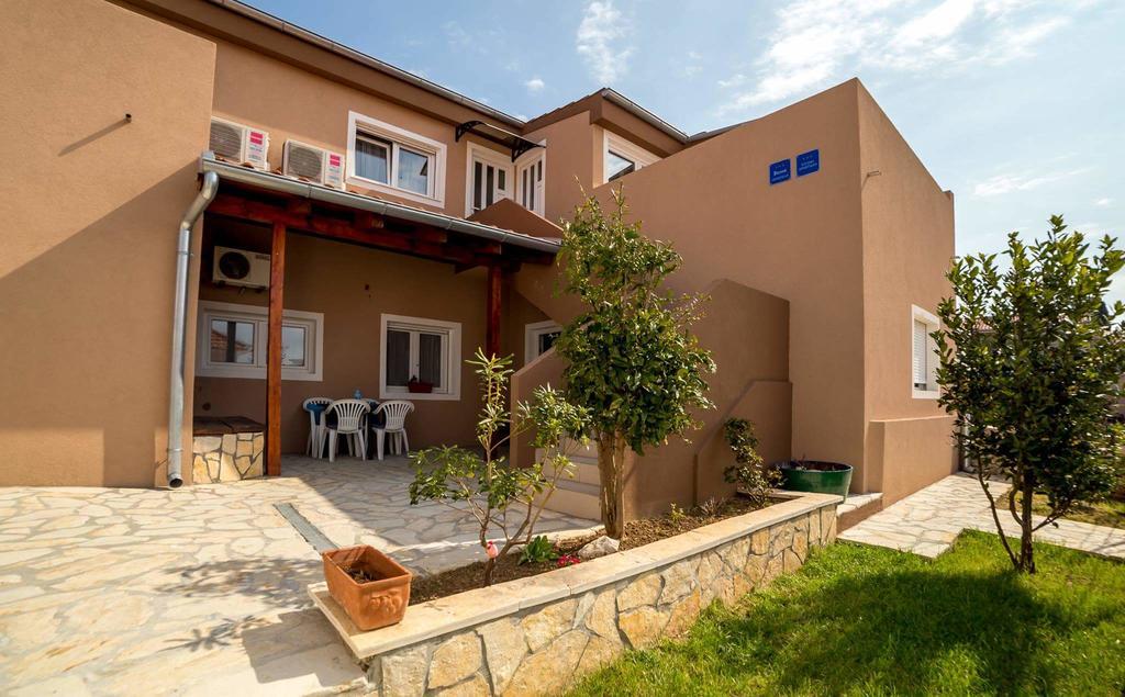 Apartments Zara Petrcane Exterior foto